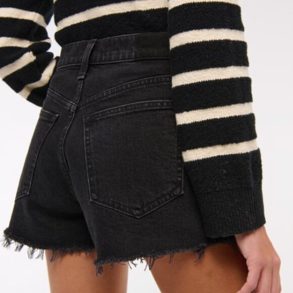 Abercrombie & Fitch Pants - Abercrombie & Fitch The 6" Mom Short High Rise in Black Size 10 / 30